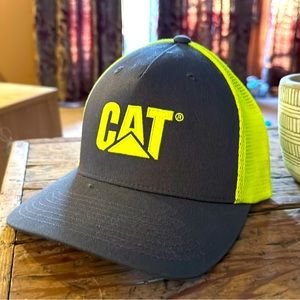 CATERPILLAR Hi-Viz Workwear, Flexfit 110, 6 Panel Hat Vented Mesh ball cap